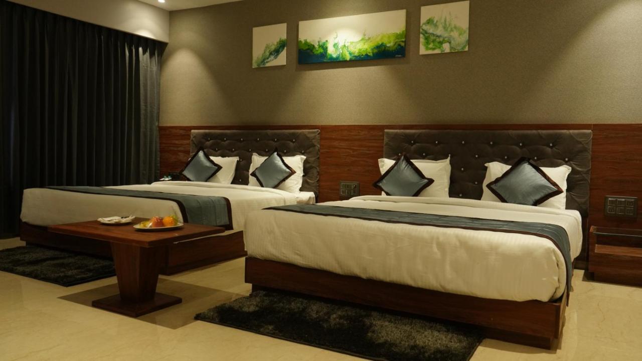 Alaukik Hotel Shirdi Exterior photo